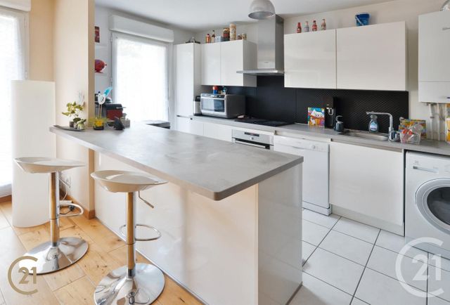 Afficher la photo en grand Appartement F4 à vendre - 4 pièces - 77.4 m2 - YERRES - 91 - ILE-DE-FRANCE - Century 21 Optimmo