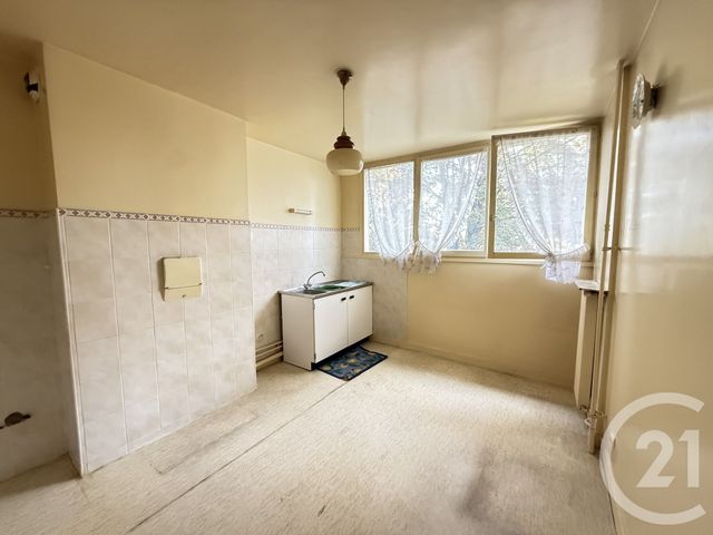 Appartement F2 à vendre - 2 pièces - 53.3 m2 - YERRES - 91 - ILE-DE-FRANCE - Century 21 Optimmo