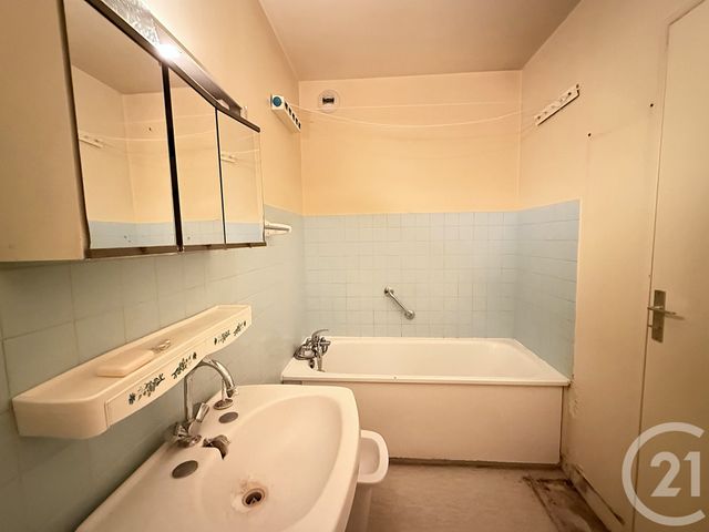 Appartement F2 à vendre - 2 pièces - 53.3 m2 - YERRES - 91 - ILE-DE-FRANCE - Century 21 Optimmo