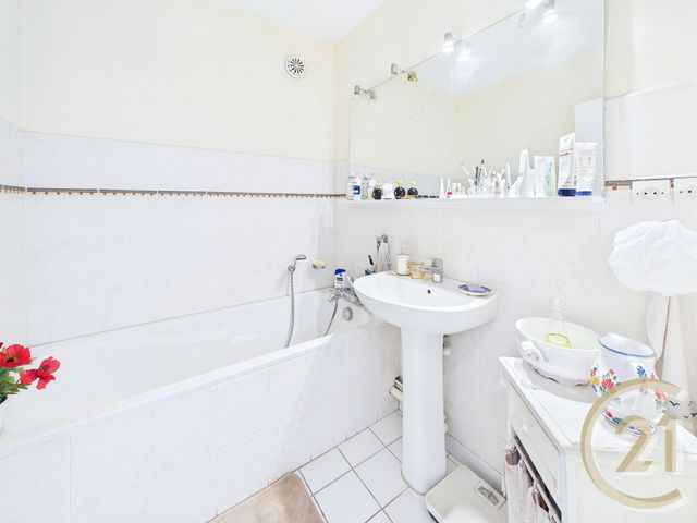 Appartement T3 à vendre - 3 pièces - 66.17 m2 - YERRES - 91 - ILE-DE-FRANCE - Century 21 Optimmo